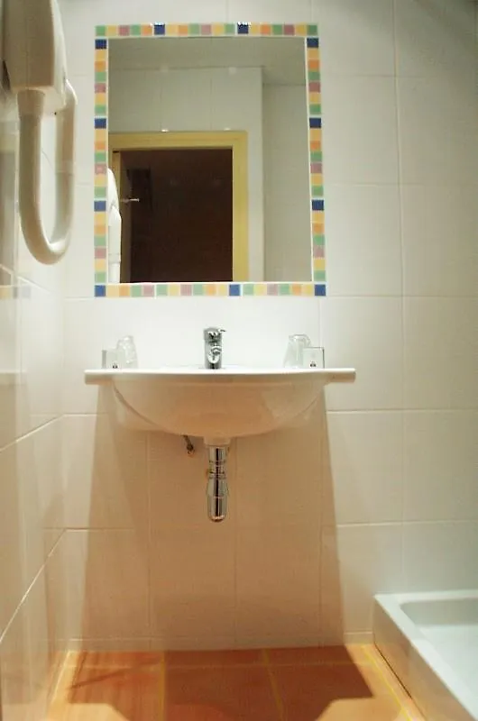 Timhotel Paris Gare De Lyon 3*,